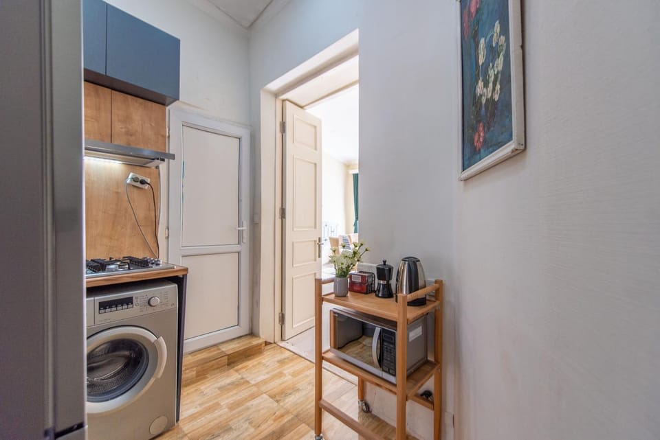 minibar, stove, washing machine