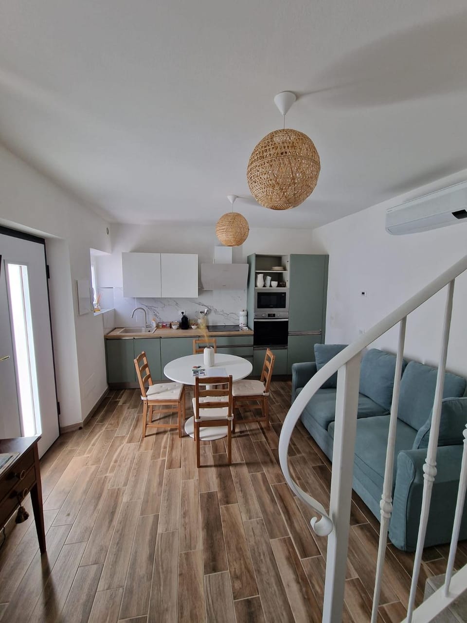 Kitchen or kitchenette, Living room