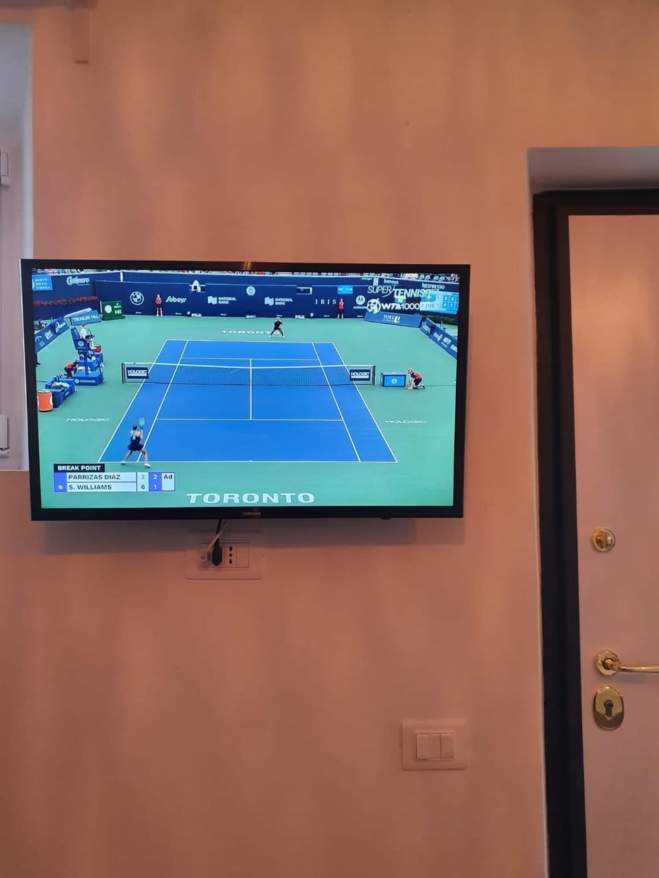 TV and multimedia, Living room, Tennis court, Evening entertainment