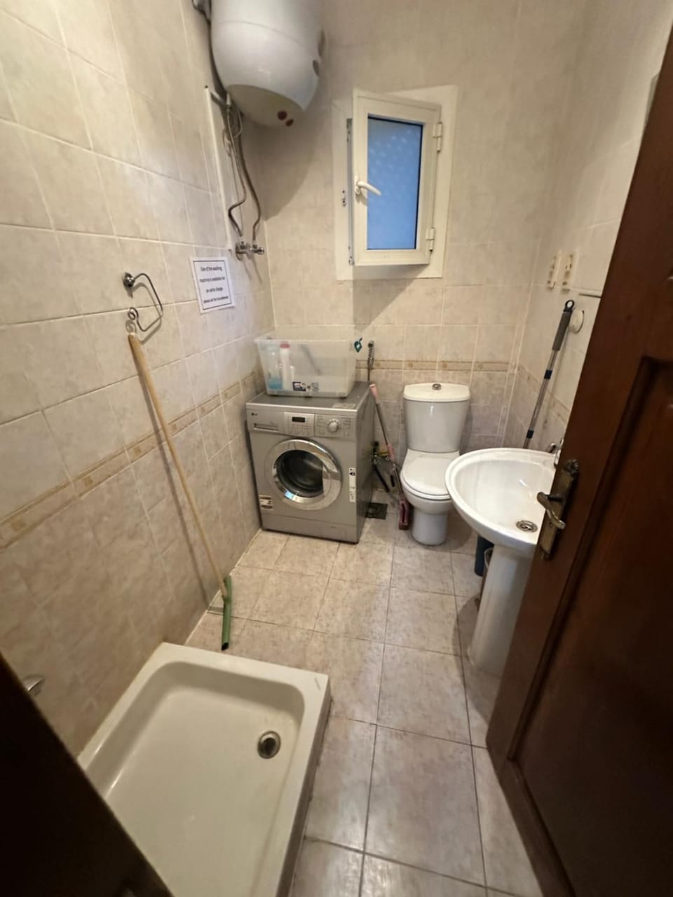 Toilet, Bathroom, towels, washing machine
