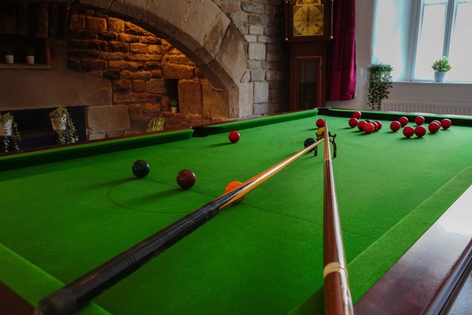 Bulls Head Historic Home With Garden And Hot Tub House in High Peak District