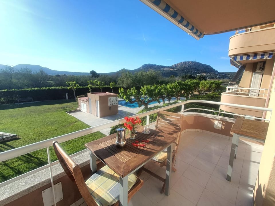 Nearby landmark, Garden, Balcony/Terrace, Mountain view, Pool view, Swimming pool
