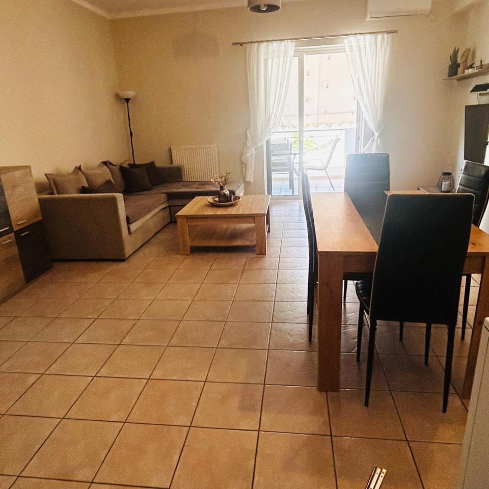 TV and multimedia, Kitchen or kitchenette, Living room, Photo of the whole room, Seating area
