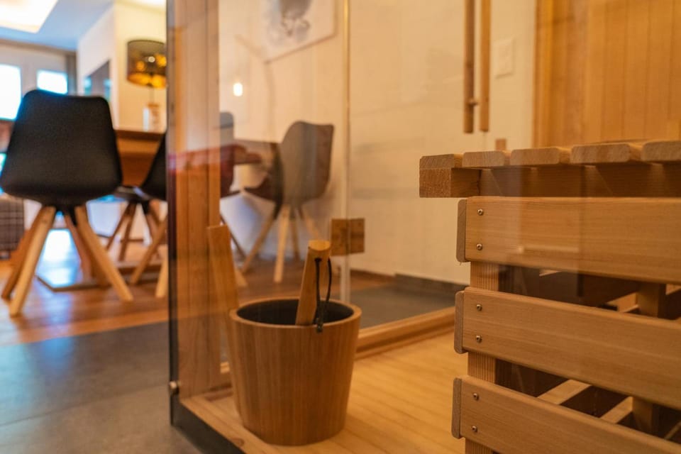 Sauna, Dining area