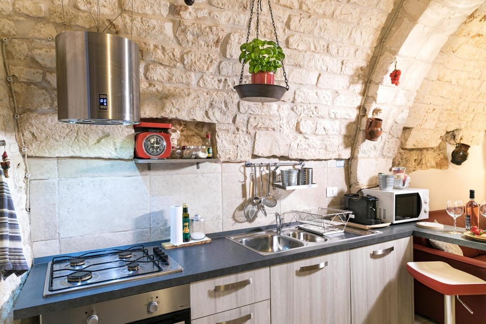 Coffee/tea facilities, microwave, kitchen, kitchen