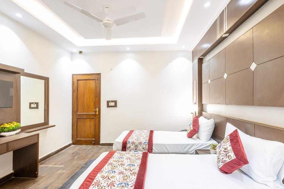 Bed, TV and multimedia, Photo of the whole room, Bedroom, wardrobe, air conditioner