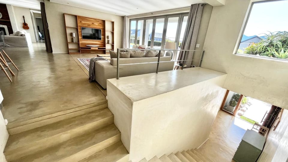 Facade/entrance, TV and multimedia, Living room