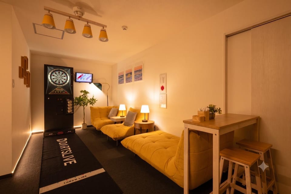 Darts, Dining area