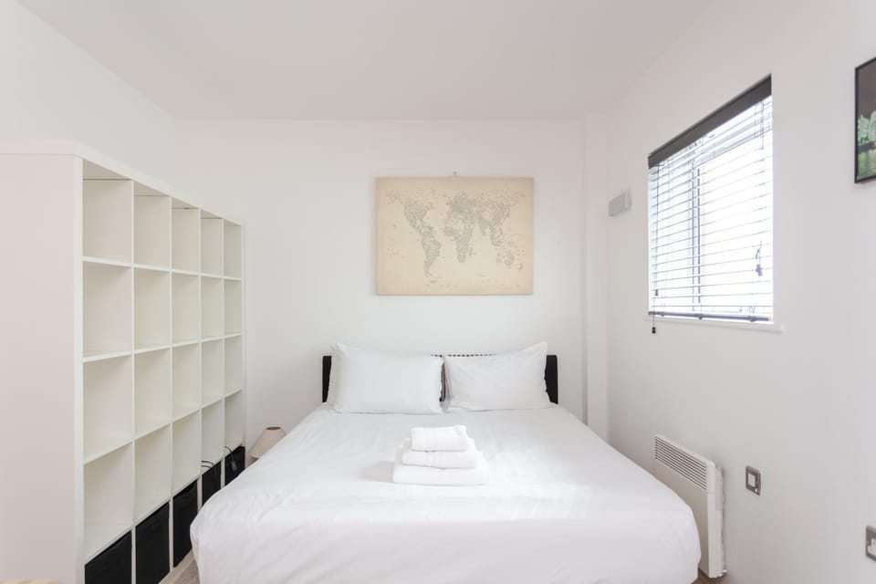 Spacious 2 Bedroom Flat on Bermondsey St House in London Borough of Southwark