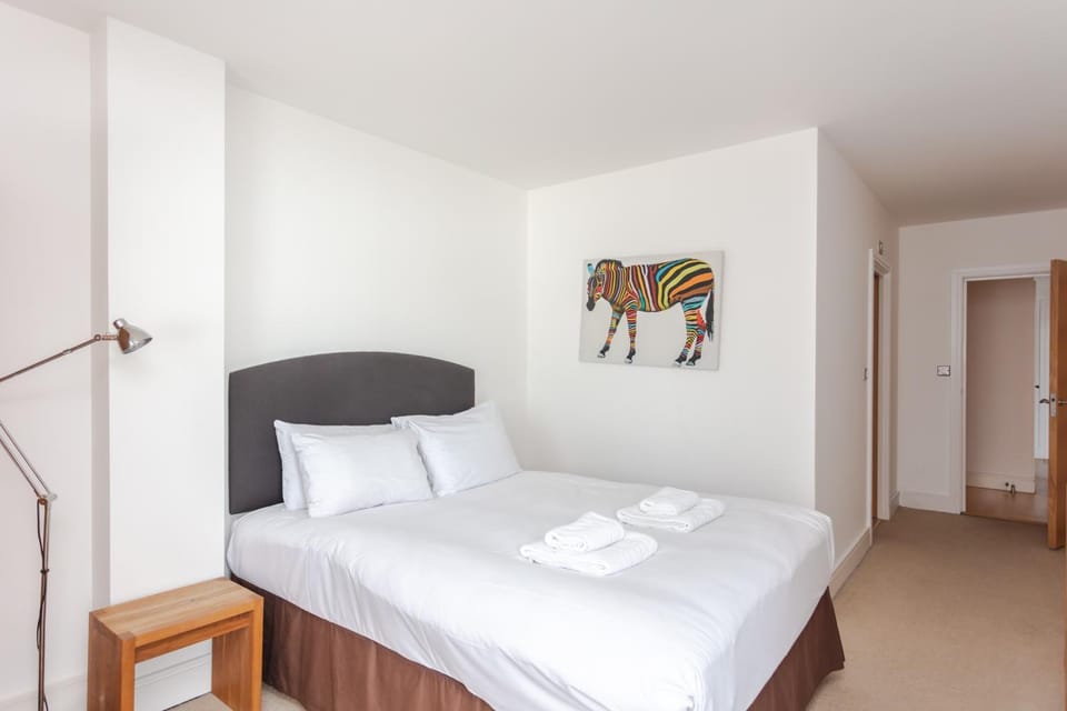 Spacious 2 Bedroom Flat on Bermondsey St House in London Borough of Southwark