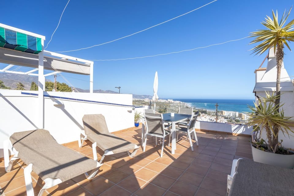Property building, Balcony/Terrace, Living room