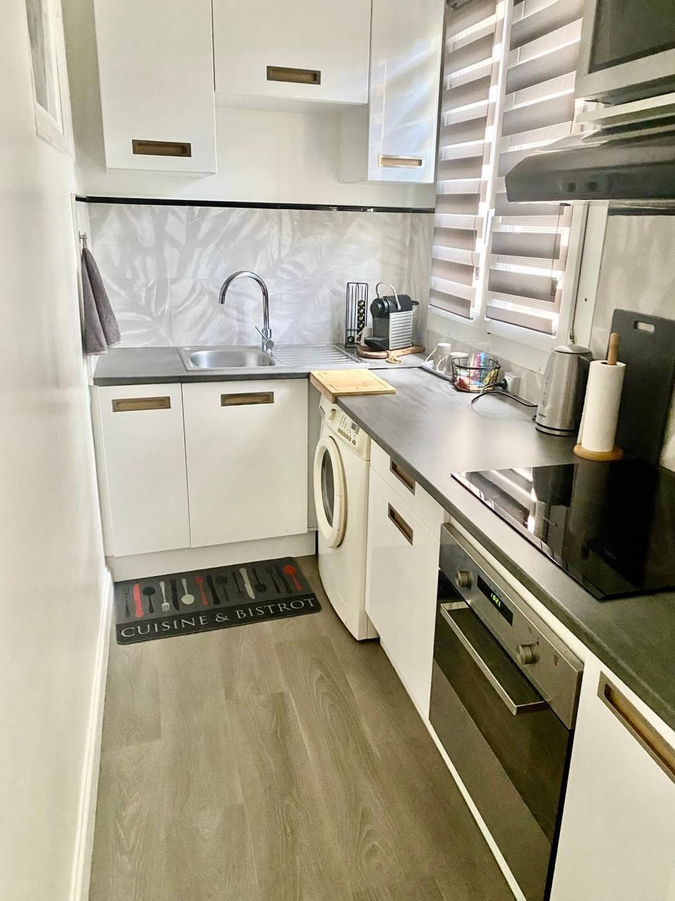 Coffee/tea facilities, stove, toaster