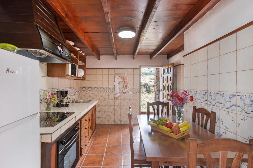 Property building, Kitchen or kitchenette, Living room