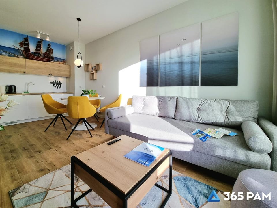 TV and multimedia, Kitchen or kitchenette, Living room, Seating area, Dining area