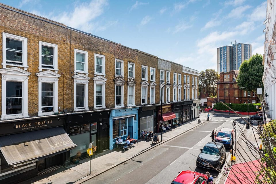 Lady on the Lane- 2 bed Primrose Hill Apartment in London Borough of Camden