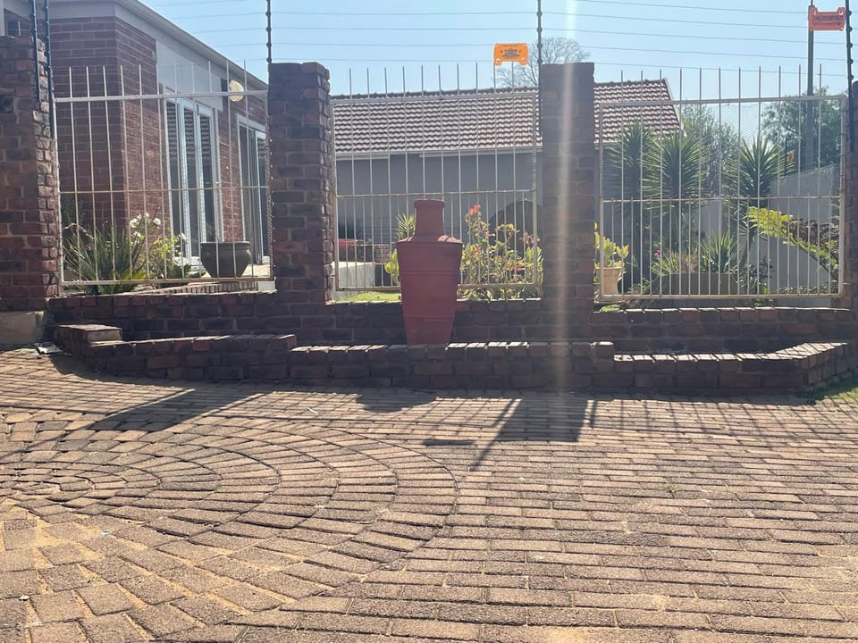 Garden, Parking