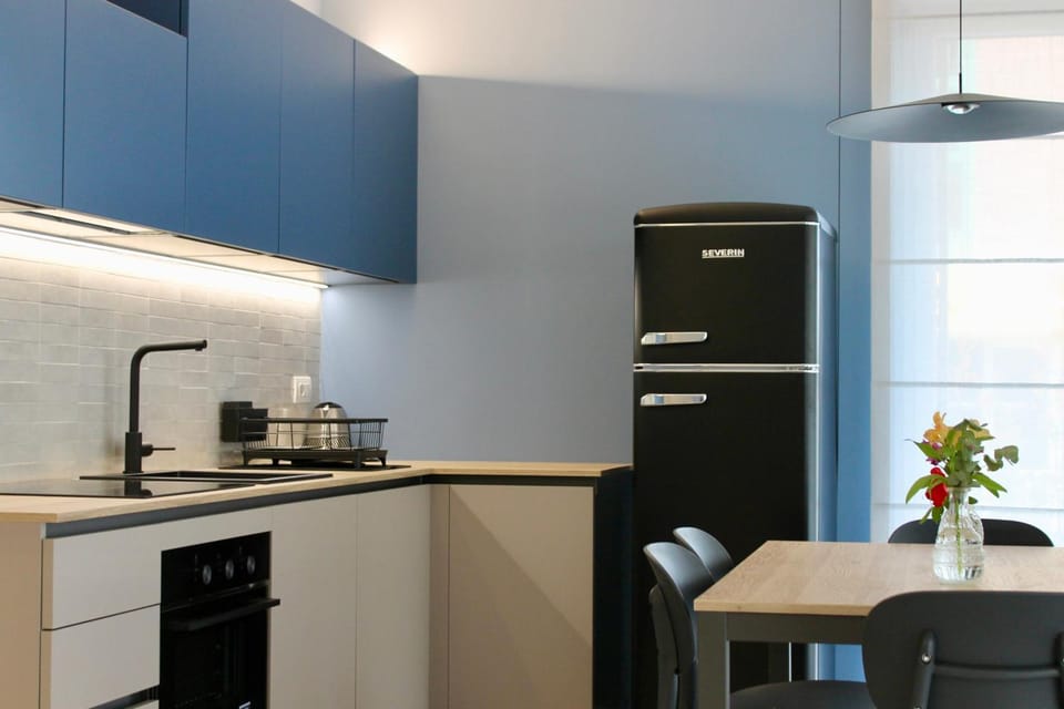 Kitchen or kitchenette, Dining area, oven, stove