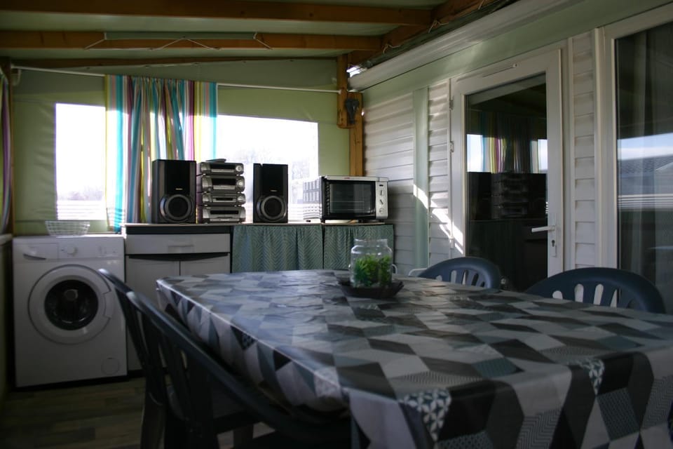 Dining area, pet friendly, washing machine