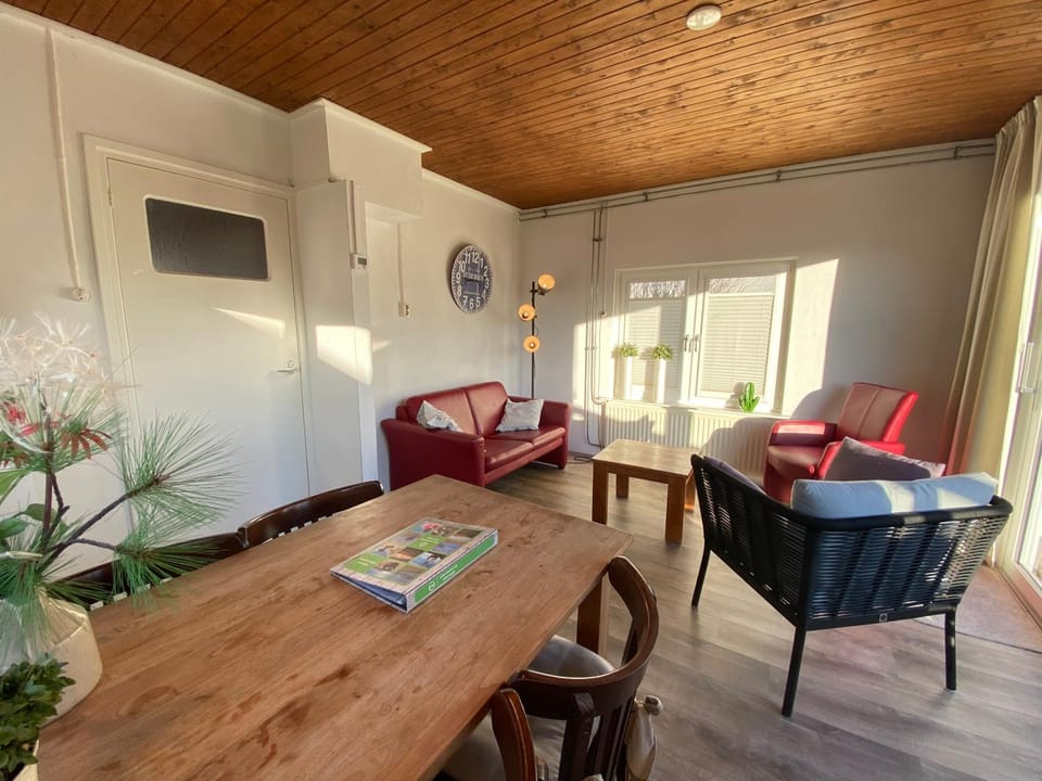 Restaurant/places to eat, Dining area