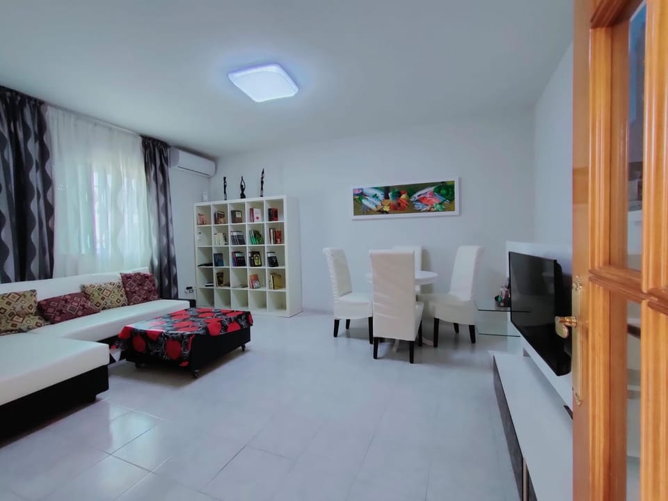 Living room, Photo of the whole room
