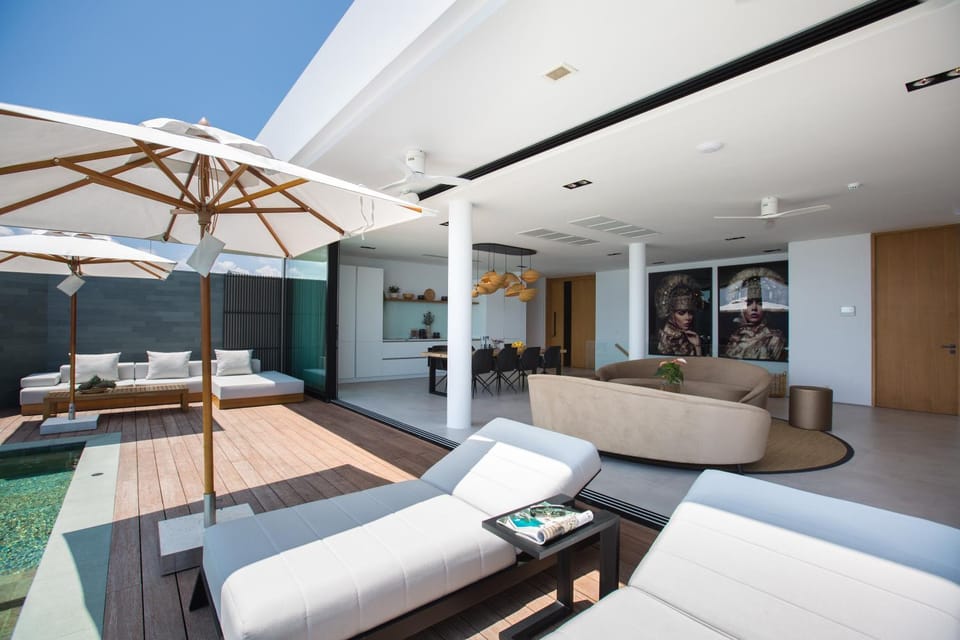 Day, Balcony/Terrace, Living room, Seating area, sunbed