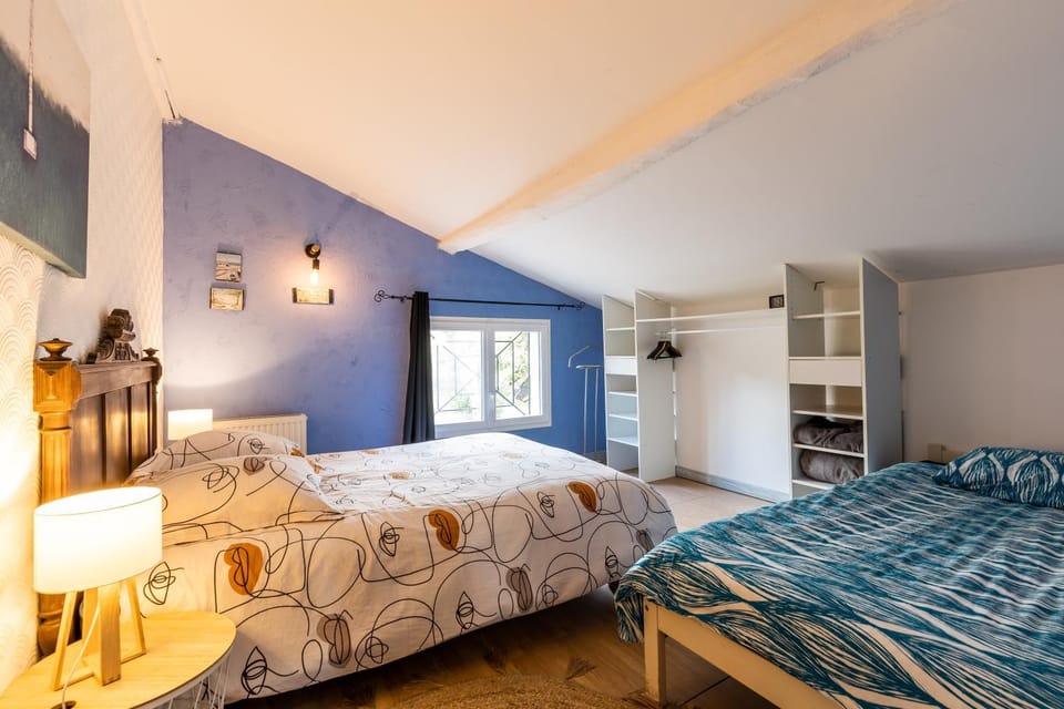 Property building, Living room, Bedroom