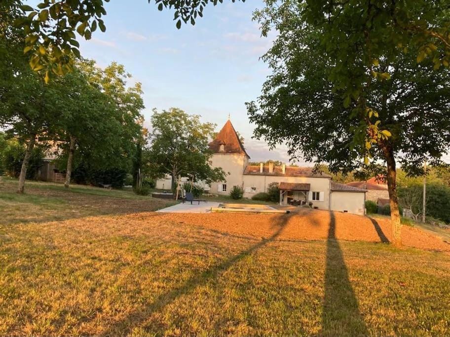 Property building, Garden, Swimming pool