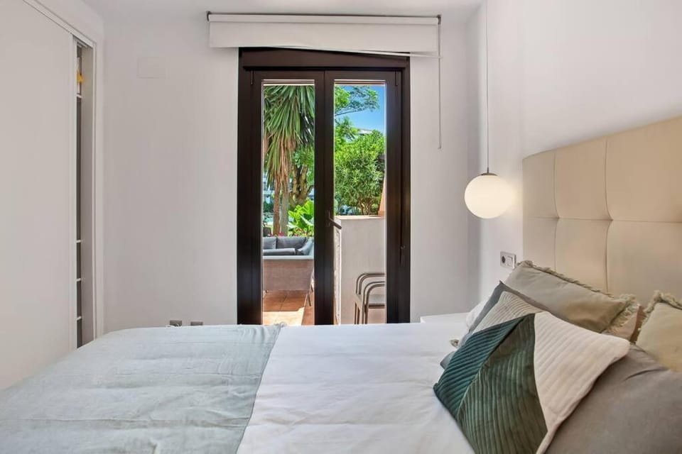 Modern 3 bed Apartment in Puerto Banus, Marbella Apartment in Marbella