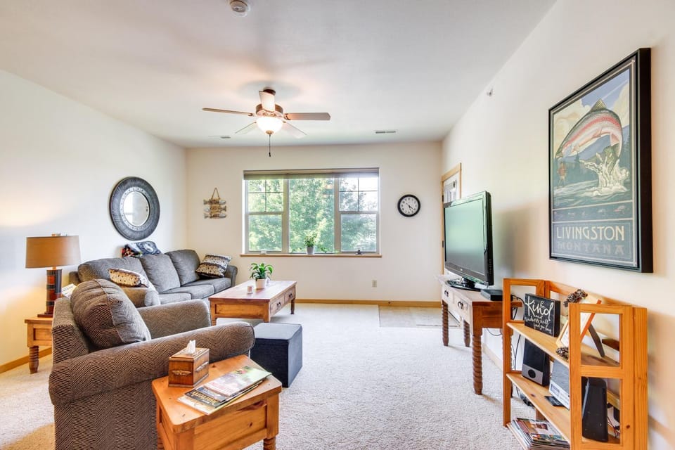 Cozy Livingston Condo with Balcony and Mtn View! Apartment in Livingston