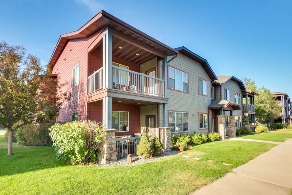 Cozy Livingston Condo with Balcony and Mtn View! Apartment in Livingston