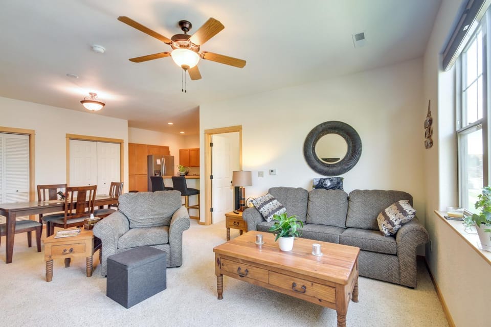 Cozy Livingston Condo with Balcony and Mtn View! Apartment in Livingston