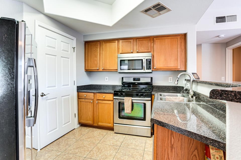3 Mi to Westgate District: Condo w/ Pool Access House in Avondale