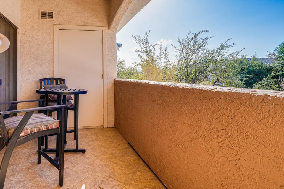 3 Mi to Westgate District: Condo w/ Pool Access House in Avondale