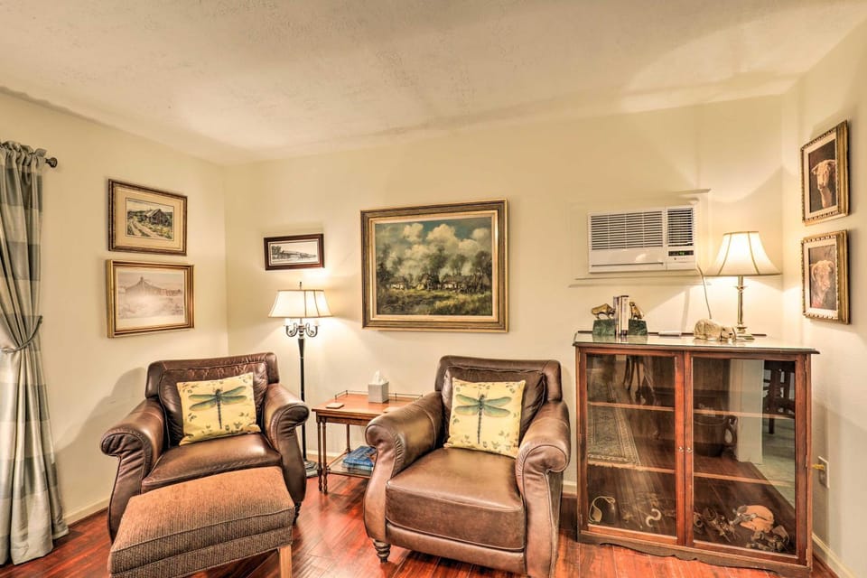< 1 Mi to Kyle Field: Cozy Studio w/ Outdoor Space Apartment in College Station