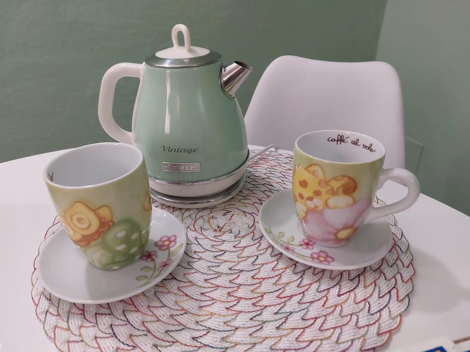 Coffee/tea facilities, kitchen