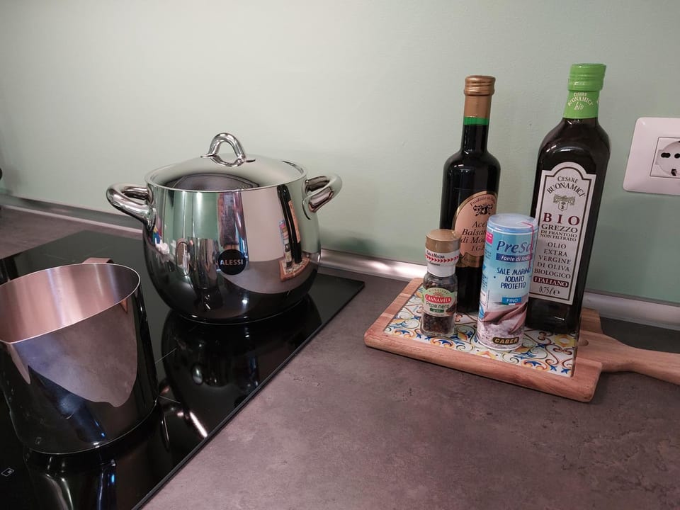 Kitchen or kitchenette, kitchen
