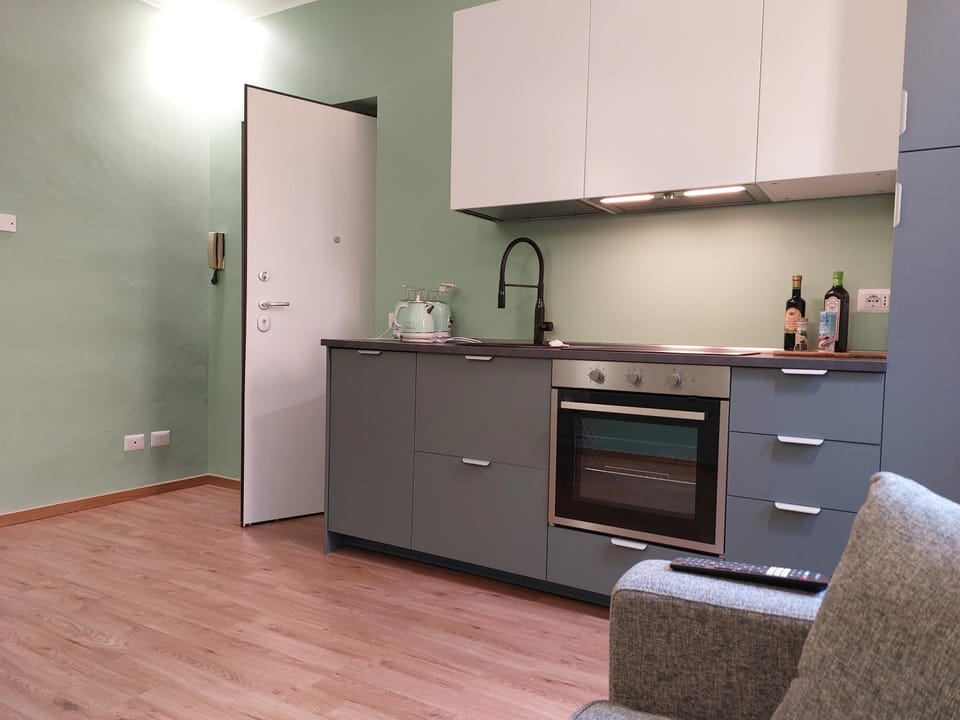 Kitchen or kitchenette, Lounge or bar, dishwasher