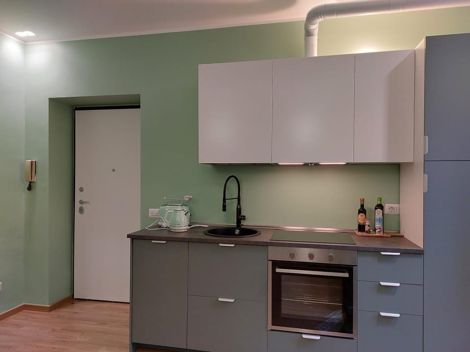 Kitchen or kitchenette, Lounge or bar, stove