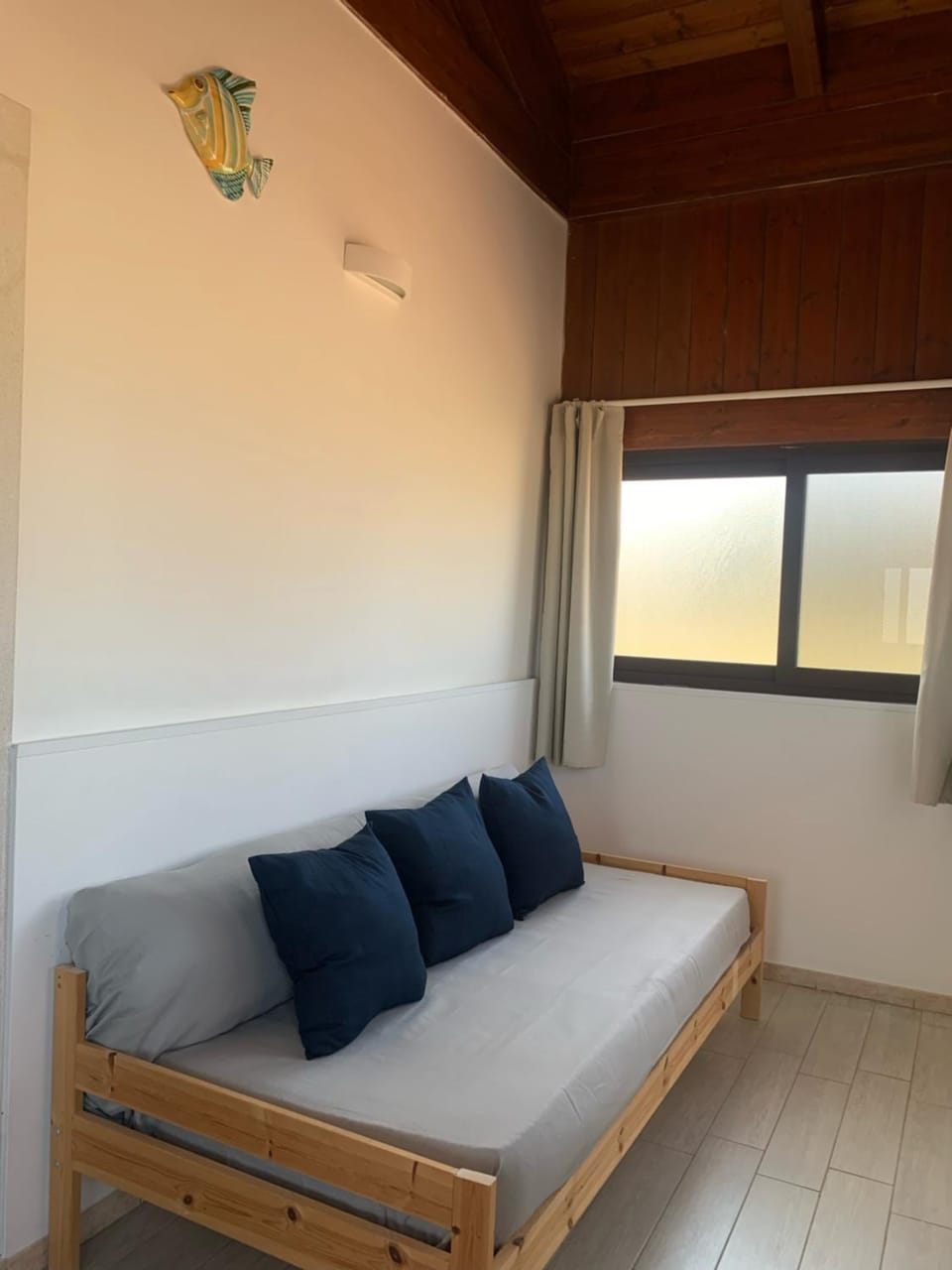 Bed, Living room, Photo of the whole room