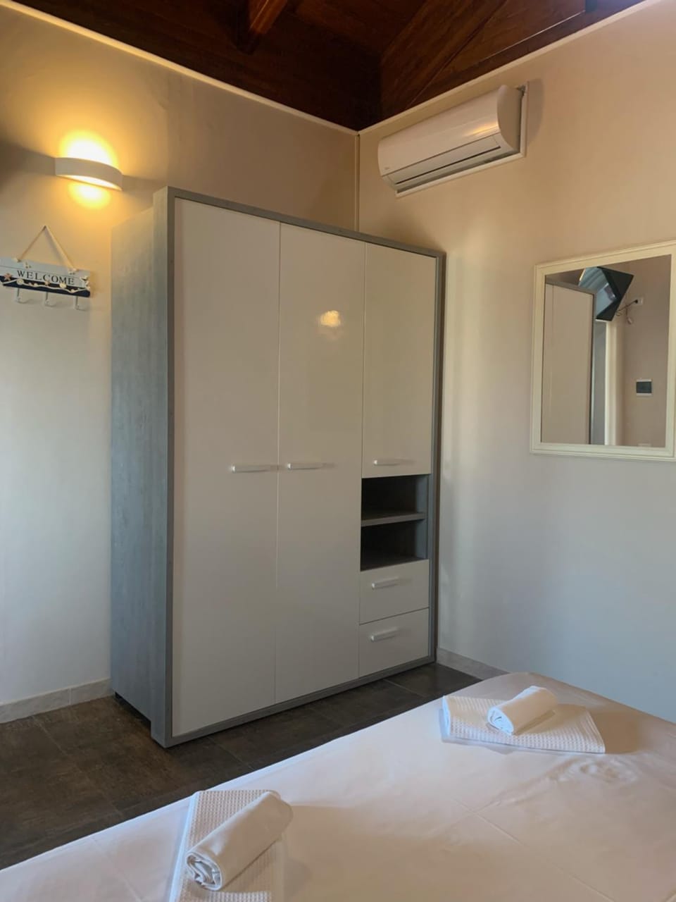 Bed, Photo of the whole room, Bedroom, wardrobe, air conditioner