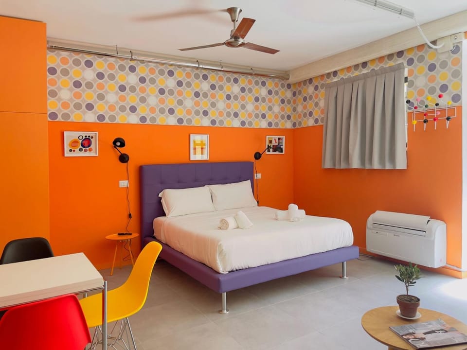 Bed, TV and multimedia, Living room, Photo of the whole room, air conditioner
