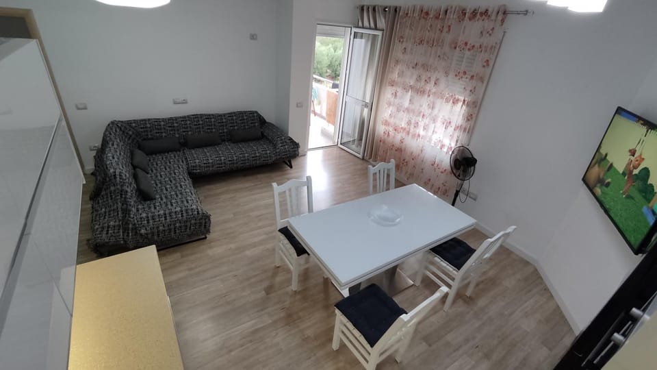 Communal lounge/ TV room, TV and multimedia, Living room, Seating area, Dining area, Evening entertainment