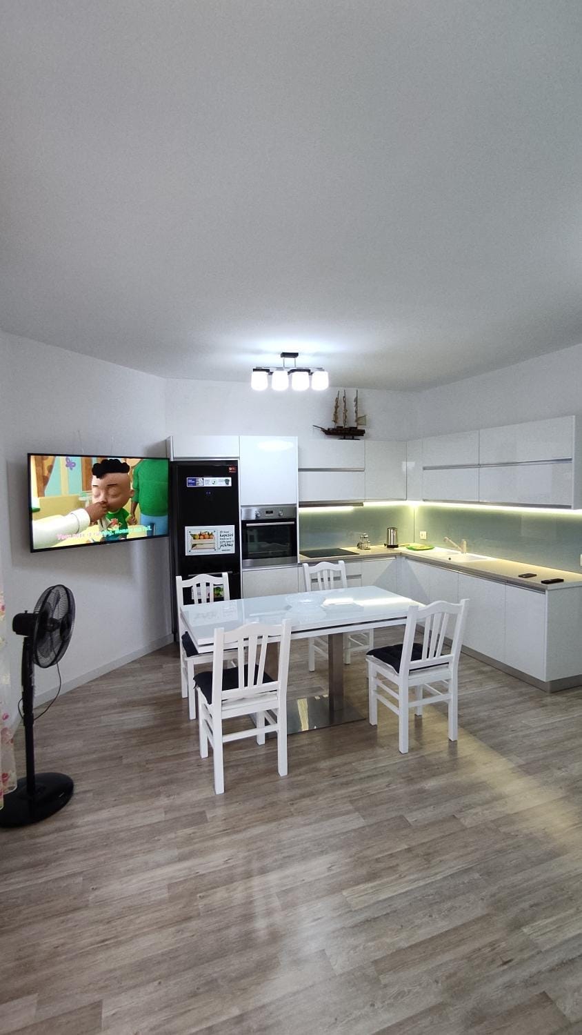 TV and multimedia, Kitchen or kitchenette, Dining area, minibar, oven, pet friendly