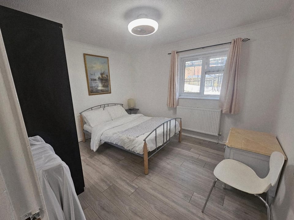 Comfy Apartment Near Shops & Station Apartment in Slough