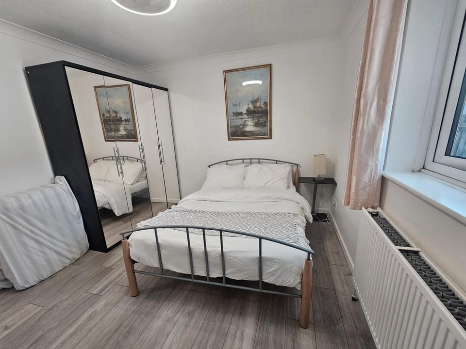 Comfy Apartment Near Shops & Station Apartment in Slough