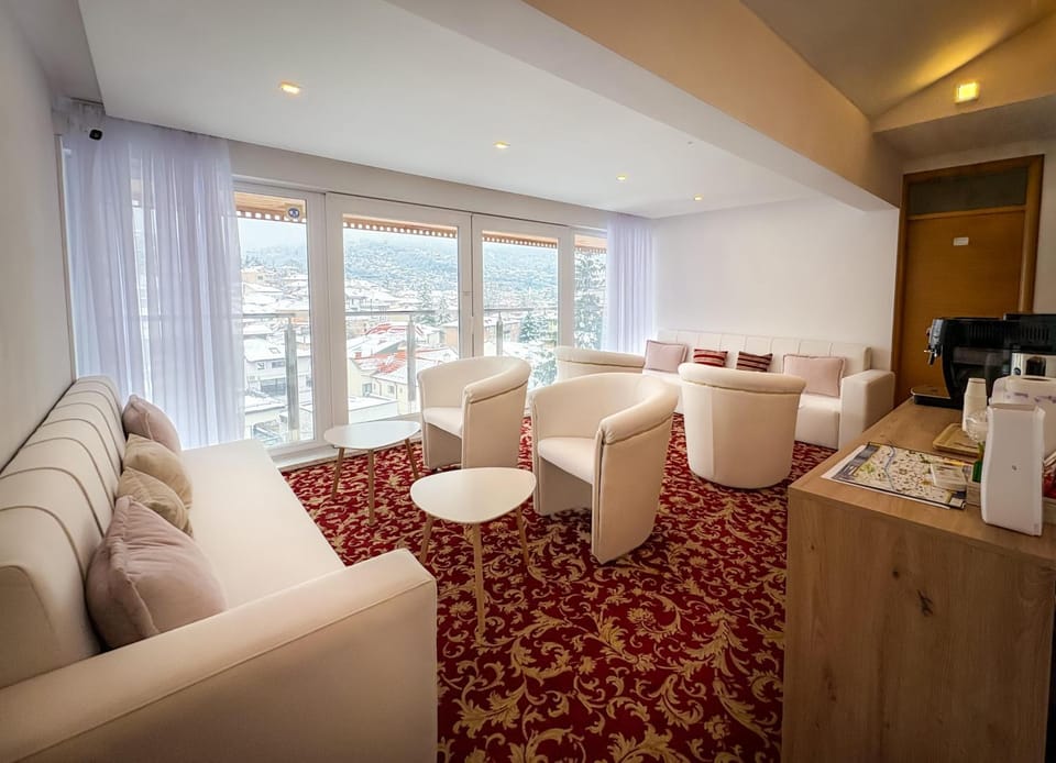 Coffee/tea facilities, Balcony/Terrace, Lounge or bar, Seating area