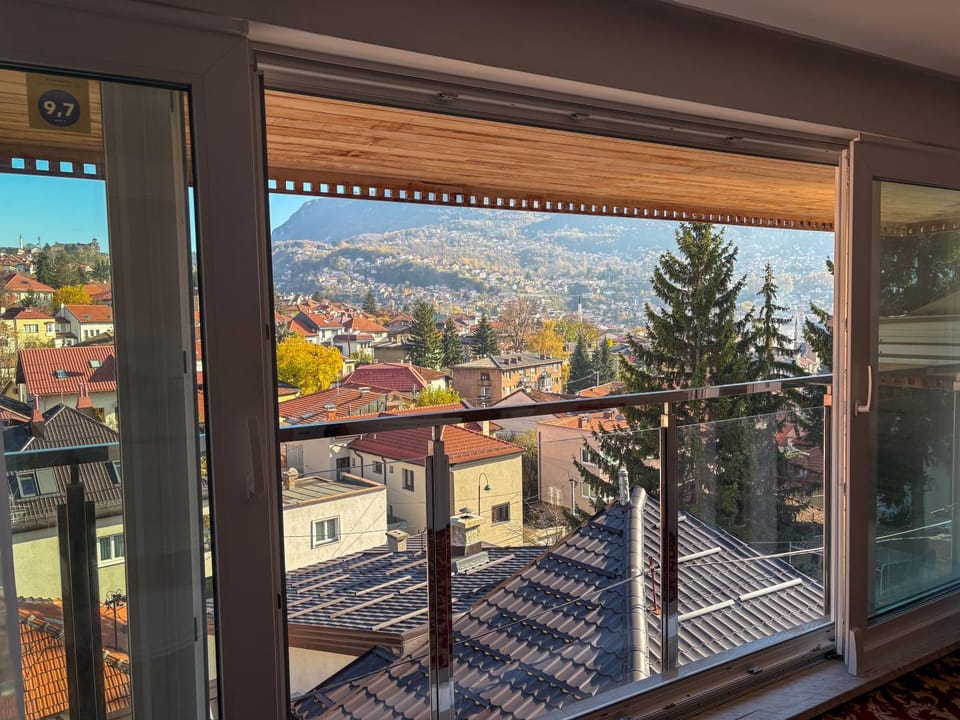 Natural landscape, View (from property/room), Balcony/Terrace, City view, Mountain view
