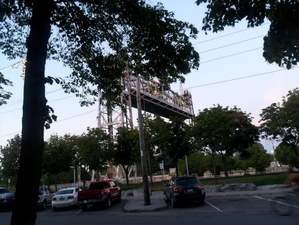 Neighbourhood, Location