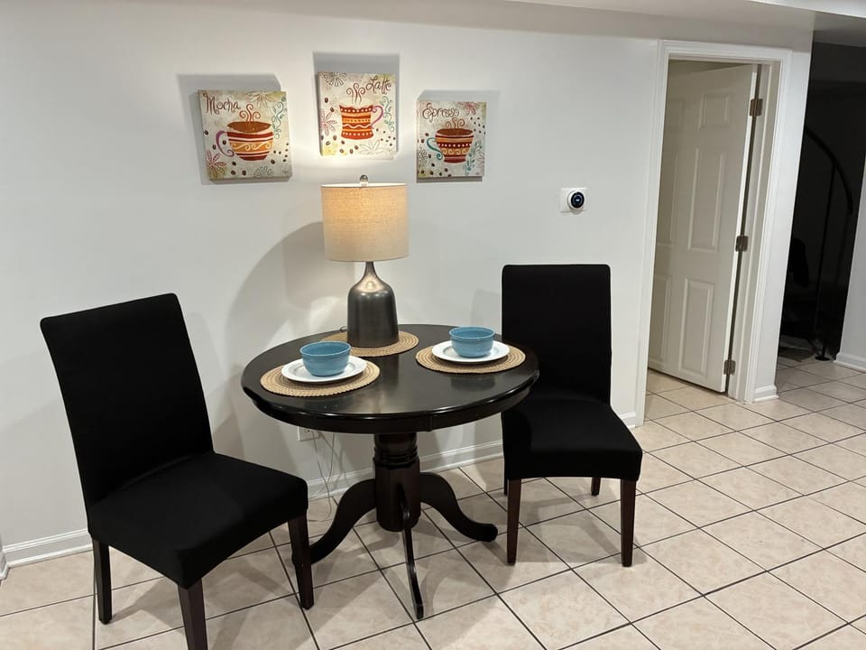 Seating area, Dining area