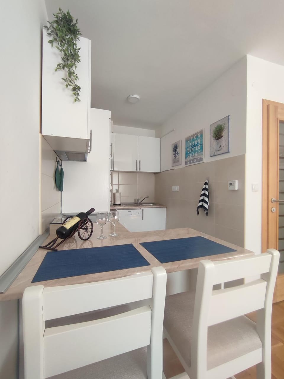 Kitchen or kitchenette, Dining area, Communal kitchen